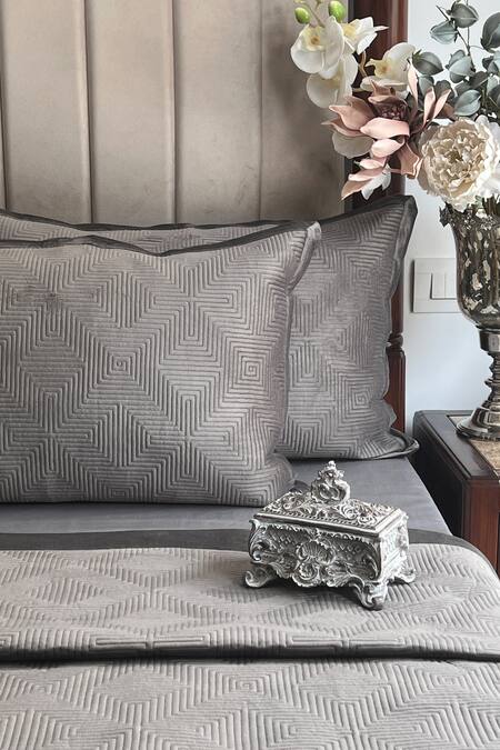 Shop Sadyaska Grey Fabric Velvet, Filling 100% Polyester Geometric Quilted Bedspread Set at Aza Fashions Shop_Sadyaska_Grey Fabric Velvet, Filling 100% Polyester Geometric Quilted Bedspread Set_at_Aza_Fashions