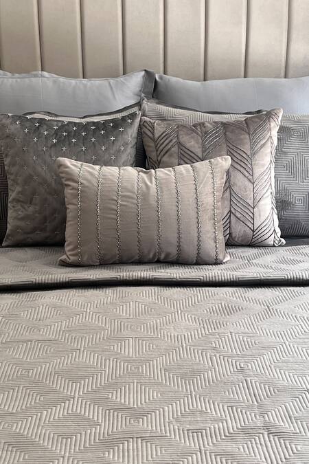 Buy Sadyaska Grey Fabric Velvet, Filling 100% Polyester Geometric Quilted Bedspread Set Online at Aza Fashions Buy_Sadyaska_Grey Fabric Velvet, Filling 100% Polyester Geometric Quilted Bedspread Set_Online_at_Aza_Fashions