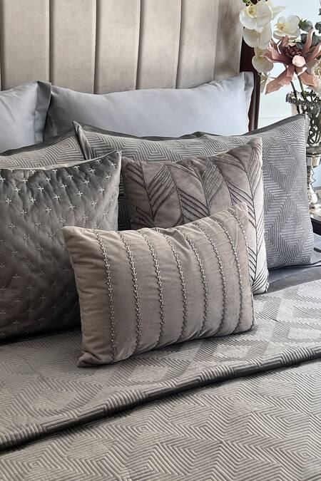 Shop Sadyaska Grey Fabric Velvet, Filling 100% Polyester Geometric Quilted Bedspread Set Online at Aza Fashions Shop_Sadyaska_Grey Fabric Velvet, Filling 100% Polyester Geometric Quilted Bedspread Set_Online_at_Aza_Fashions