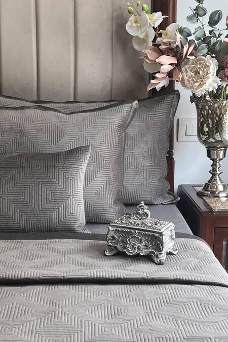 Sadyaska Grey Fabric Velvet, Filling 100% Polyester Geometric Quilted Bedspread Set at Aza Fashions Sadyaska_Grey Fabric Velvet, Filling 100% Polyester Geometric Quilted Bedspread Set_at_Aza_Fashions