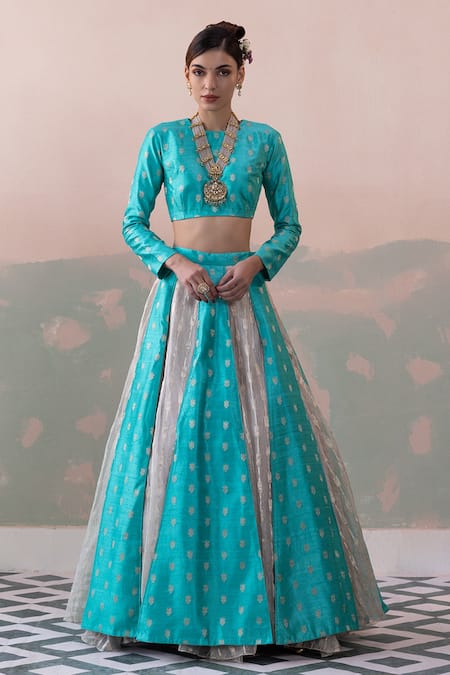 Taisha Handwoven Open Kali Lehenga Set 