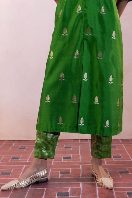 Buy_Taisha_Green Tissue Embroidery, Zari Round Handwoven Front Slit Banarasi Kurta Pant Set _Online_at_Aza_Fashions