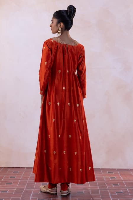 Shop Taisha Orange Silk Handwoven Embroidered Kalidaar And Churidar Set at Aza Fashions Shop_Taisha_Orange Silk Handwoven Embroidered Kalidaar And Churidar Set _at_Aza_Fashions