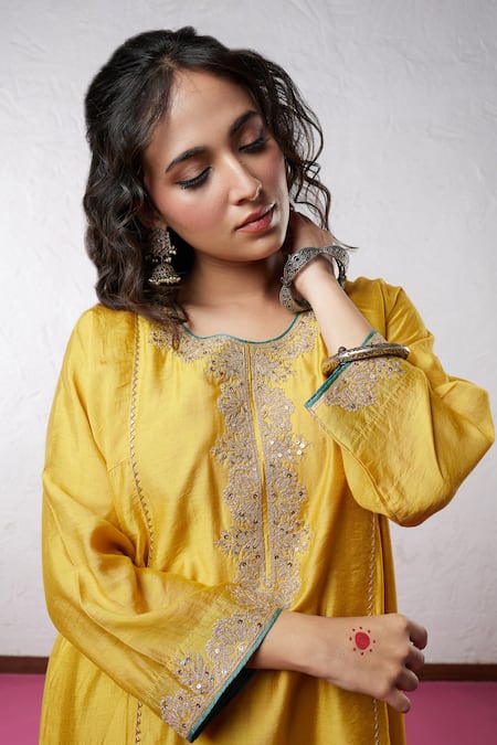 Pants And Pajamas_Yellow Chanderi Sequins, Zari, Embroidery Round Neck Thread Work Kurta Pant Set _at_Aza_Fashions
