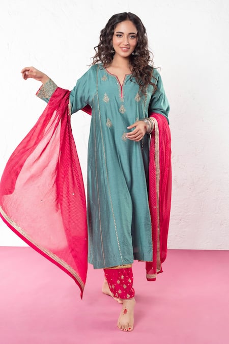 Pants and Pajamas Green Chanderi Embroidery Zari Thread Notched Flower Kurta Pant Set 