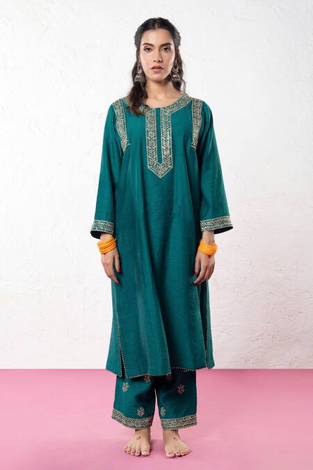 Shop Pants And Pajamas Green Chanderi Sequins, Zari, Embroidery Round Neck Kurta Pant Set Online at Aza Fashions Shop_Pants And Pajamas_Green Chanderi Sequins, Zari, Embroidery Round Neck Kurta Pant Set _Online_at_Aza_Fashions