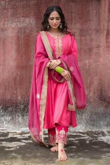 Buy Pants And Pajamas Pink Chanderi Sequins, Zari, Embroidery Round Neck Floral Kurta Set Buy_Pants And Pajamas_Pink Chanderi Sequins, Zari, Embroidery Round Neck Floral Kurta Set