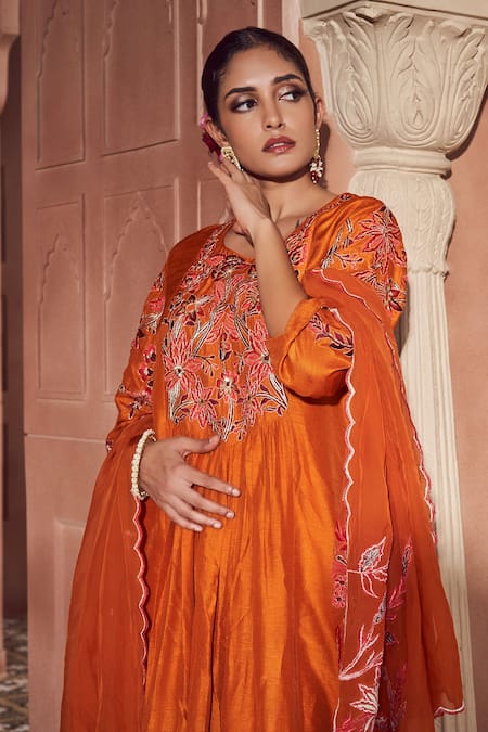 Buy_Megha Pitti_Orange Silk, Organza, Bamboo Embroidery Round Neck Hand Kurta Pant Set _Online_at_Aza_Fashions