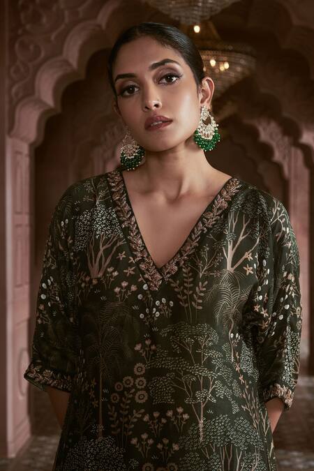 Megha Pitti_Emerald Green Embroidery, Sequins V-neck Floral Printed Kurta Set _Online_at_Aza_Fashions