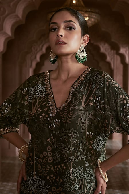 Buy_Megha Pitti_Emerald Green Embroidery, Sequins V-neck Floral Printed Kurta Set _Online_at_Aza_Fashions