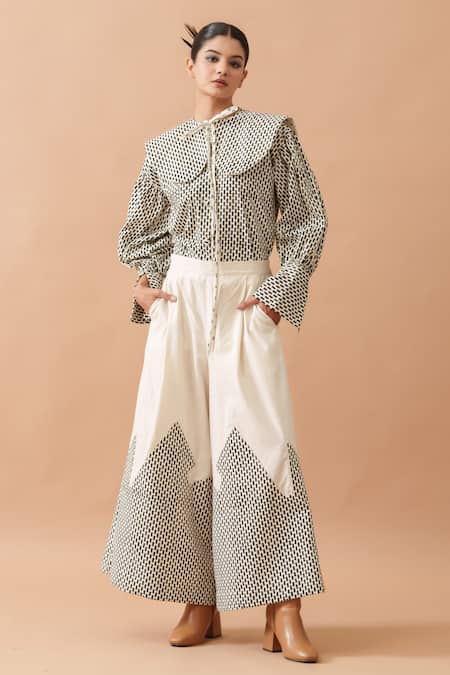 Buy_Stoique_Black Handwoven Cotton Arch Applique Lotus Pant 