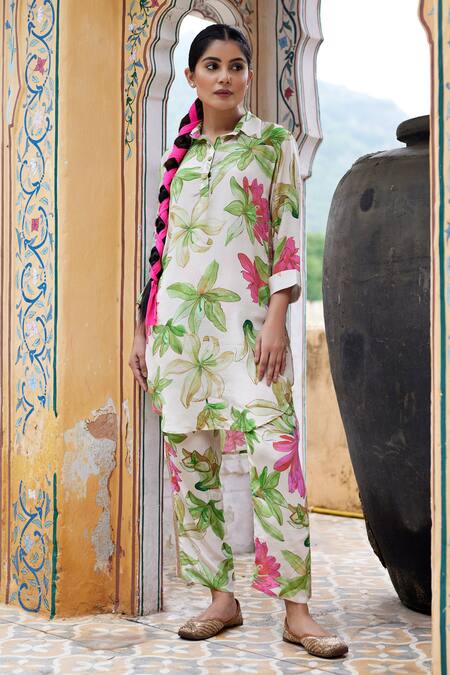 Nimbu Mirchi_Off White Crepe Collared Floral Print Apple Cut Kurta And Pant Set_Online_at_Aza_Fashions