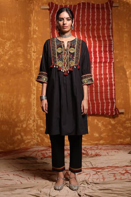 Buy Shivani Bhargava Black Cotton Embroidered Tribal Notched Cape Kurta With Pant Online at Aza Fashions Buy_Shivani Bhargava_Black Cotton Embroidered Tribal Notched Cape Kurta With Pant _Online_at_Aza_Fashions