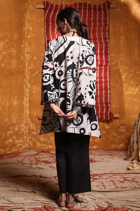 Shop Shivani Bhargava Black Cotton Tassels V-neck Abstract Print Short Kaftan Tunic at Aza Fashions Shop_Shivani Bhargava_Black Cotton Tassels V-neck Abstract Print Short Kaftan Tunic _at_Aza_Fashions