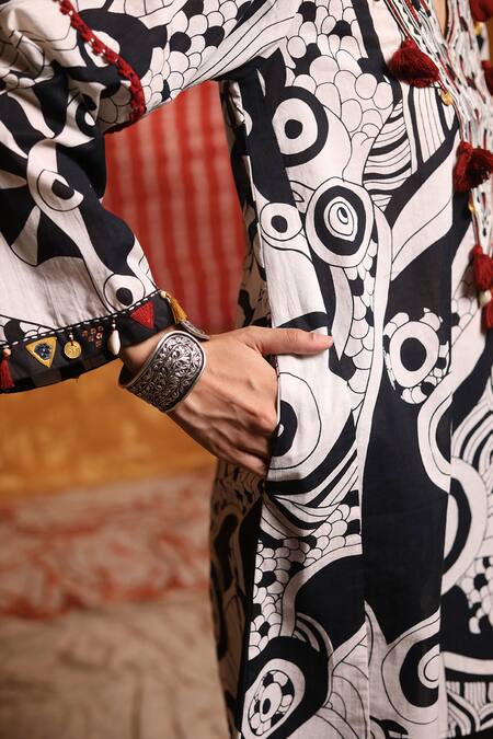 Buy Shivani Bhargava Black Cotton Tassels V-neck Abstract Print Short Kaftan Tunic Online at Aza Fashions Buy_Shivani Bhargava_Black Cotton Tassels V-neck Abstract Print Short Kaftan Tunic _Online_at_Aza_Fashions