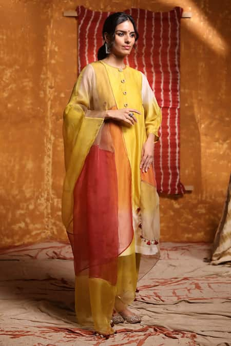 Shivani Bhargava Kurta Set With Tri Color Dupatta 