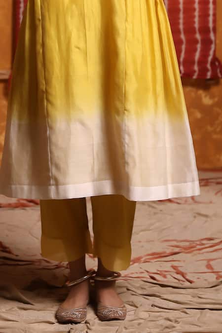 Buy Shivani Bhargava Yellow Handloom Chanderi Dyed Round Kurta Set With Tri Color Dupatta Buy_Shivani Bhargava_Yellow Handloom Chanderi Dyed Round Kurta Set With Tri Color Dupatta