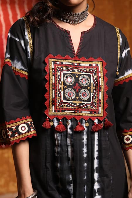 Shivani Bhargava Black Cotton Embroidery Thread Notched Tie Dye Kurta And Pant Set at Aza Fashions Shivani Bhargava_Black Cotton Embroidery Thread Notched Tie Dye Kurta And Pant Set _at_Aza_Fashions