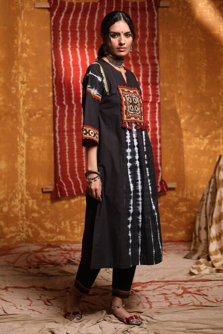 Shivani Bhargava_Black Cotton Embroidery Thread Notched Tie Dye Patchwork Kurta _Online_at_Aza_Fashions