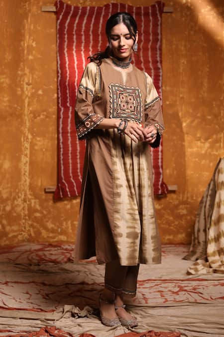 Shivani Bhargava Brown Cotton Embroidery Thread Notched Tie Dye Patchwork Kurta And Pant Set 