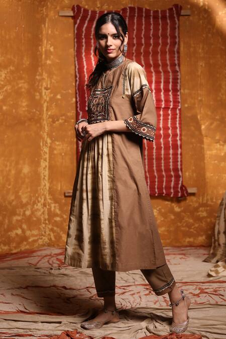 Shop Shivani Bhargava Brown Cotton Embroidery Thread Notched Tie Dye Kurta Online at Aza Fashions Shop_Shivani Bhargava_Brown Cotton Embroidery Thread Notched Tie Dye Kurta _Online_at_Aza_Fashions