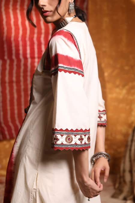 Shop_Shivani Bhargava_Ivory Cotton Embroidery Thread Notched Tie Dye Pattern Kurta _Online_at_Aza_Fashions