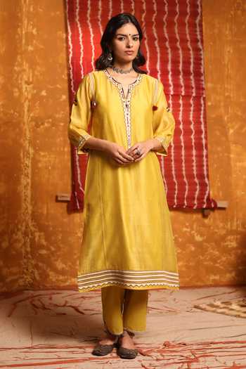 Shop Shivani Bhargava Yellow Handloom Cotton, Cotton, Chanderi Triangle Applique Work Kurta Set Shop_Shivani Bhargava_Yellow Handloom Cotton, Cotton, Chanderi Triangle Applique Work Kurta Set