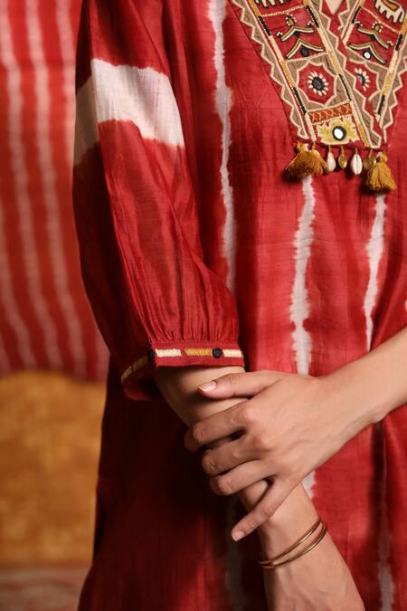 Shop_Shivani Bhargava_Maroon Handloom Cotton, Cotton, Chanderi Mirrors, Beads, Tie Dye Kurta Set _Online_at_Aza_Fashions