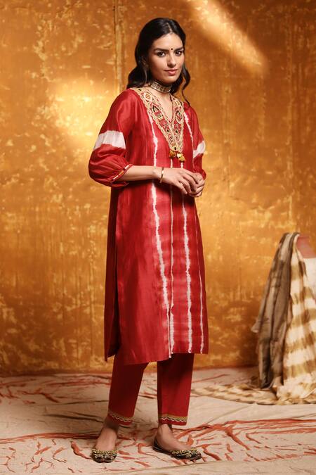 Shivani Bhargava_Maroon Handloom Cotton, Cotton, Chanderi Mirrors, Beads, Tie Dye Kurta Set _at_Aza_Fashions