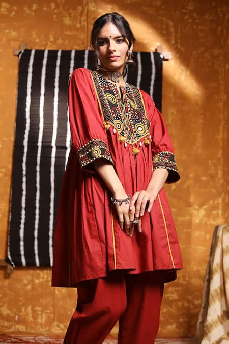 Shivani Bhargava_Maroon Cotton Embroidery Split V-neck Tribal Cape Anarkali With Salwar _Online_at_Aza_Fashions