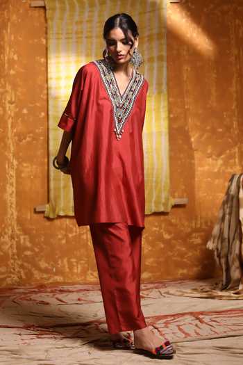 Buy Shivani Bhargava Maroon Handloom Cotton Embroidery V-neck Silk Yoke Kaftan Online at Aza Fashions Buy_Shivani Bhargava_Maroon Handloom Cotton Embroidery V-neck Silk Yoke Kaftan _Online_at_Aza_Fashions