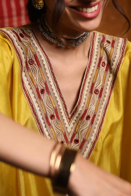 Shivani Bhargava_Yellow Handloom Cotton Embroidery V-neck Yoke Silk Kaftan _Online_at_Aza_Fashions