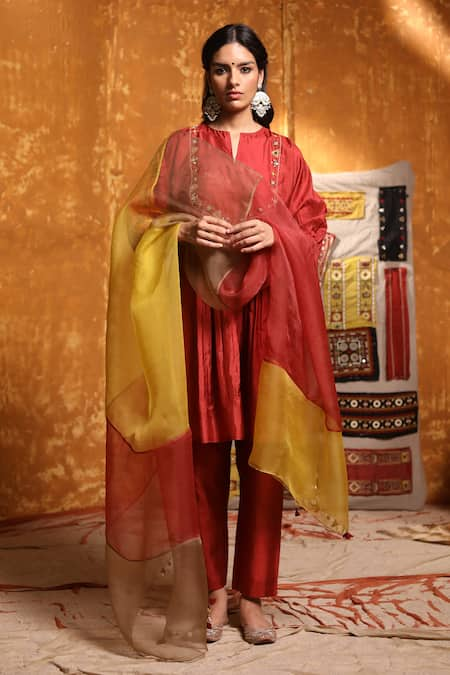 Shivani Bhargava Color Block Panelled Handloom Dupatta 