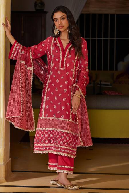 Mulmul Red 100% Pure Mulmul Embroidered Floral V Neck Anvesa Kurta Set 