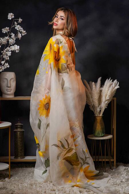 Avalipt White 100% Silk Organza Handpainted Floral Suryamukhi Saree 2