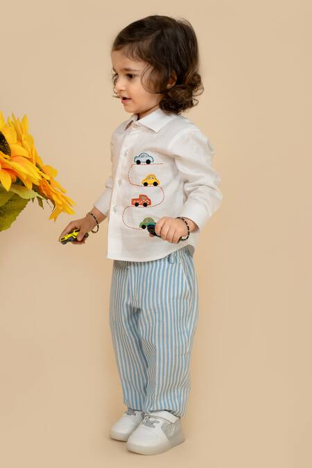 Shop Little Boys Closet White Cotton Satin Embroidery Cars Shirt at Aza Fashions Shop_Little Boys Closet_White Cotton Satin Embroidery Cars Shirt_at_Aza_Fashions