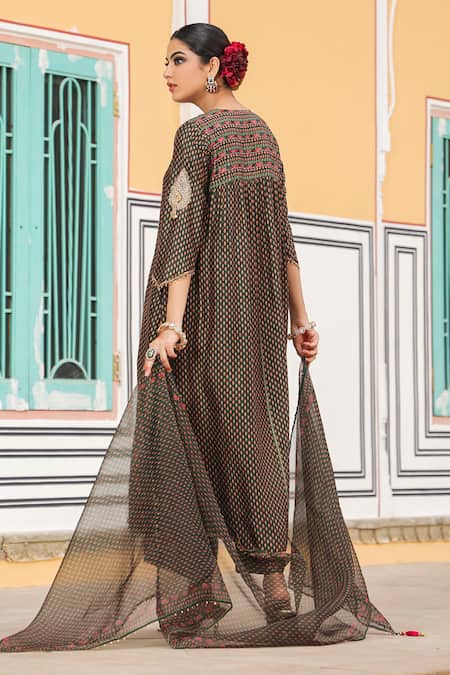 Label Niti Bothra_Green Silk, Organza Pearls, Zari, Embroidery Round Neck Straight Kurta Pant Set _Online_at_Aza_Fashions