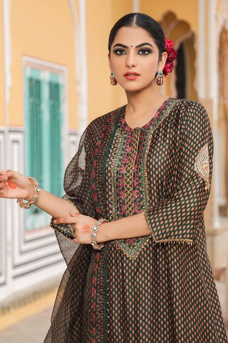 Label Niti Bothra_Green Silk, Organza Pearls, Zari, Embroidery Round Neck Straight Kurta Pant Set _at_Aza_Fashions