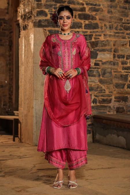 Label Niti Bothra Pink Silk Embroidered Pearl Round And Resham Work Kurta Pant Set 