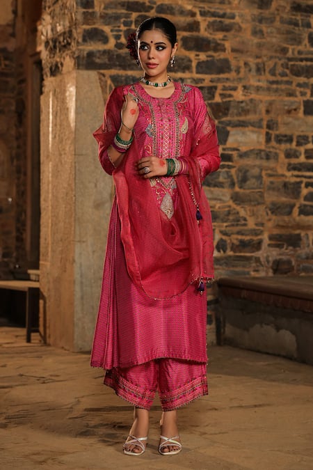 Label Niti Bothra_Pink Silk, Organza Pearls, Zari, Embroidery Round And Resham Work Kurta Pant Set _Online_at_Aza_Fashions