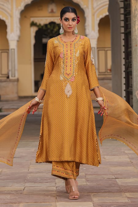 Label Niti Bothra Applique Motif Embroidered Kurta Pant Set 