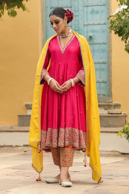 Label Niti Bothra Pink Kurta Pure Banarasi Spun Silk Embroidered Zari V Neck Bird Anarkali Set 