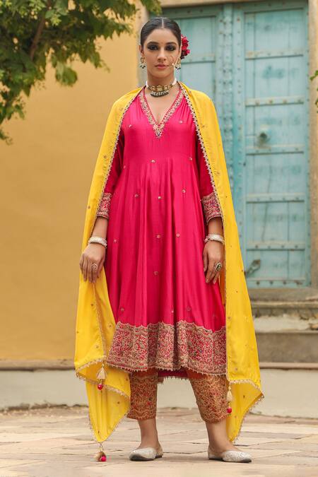 Buy_Label Niti Bothra_Pink Silk, Chanderi Sequins, Embroidery, Tassels V-neck Banarasi Anarkali Set _Online_at_Aza_Fashions
