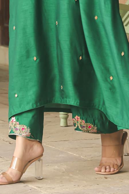 Buy Label Niti Bothra Green Silk Embroidery, Sequins V-neck Zardozi Kurta With Palazzo Online at Aza Fashions Buy_Label Niti Bothra_Green Silk Embroidery, Sequins V-neck Zardozi Kurta With Palazzo _Online_at_Aza_Fashions