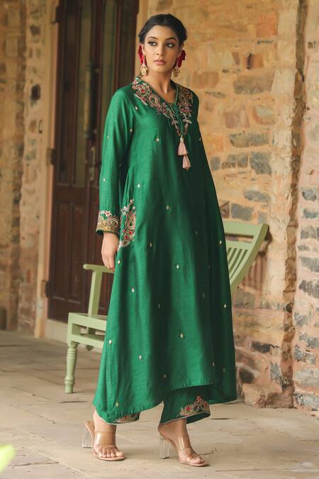 Shop_Label Niti Bothra_Green Silk Embroidery, Sequins V-neck Zardozi Kurta With Palazzo _Online_at_Aza_Fashions
