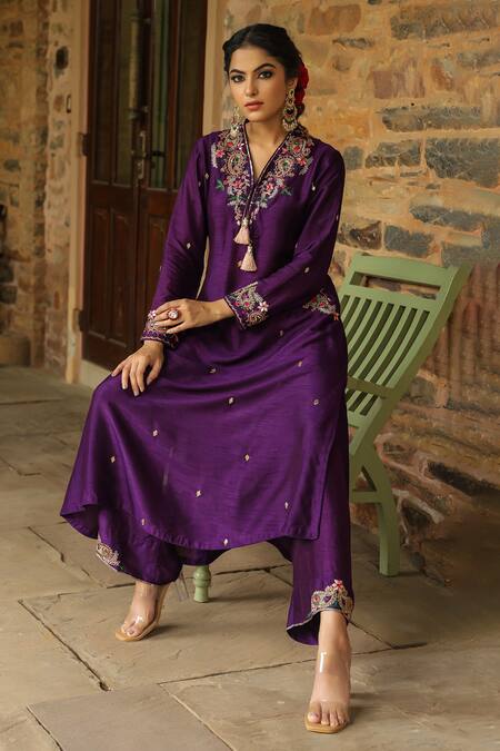 Buy_Label Niti Bothra_Purple Silk Zari, Sequins V-neck Paisley Zardozi Embroidered Kurta With Palazzo 