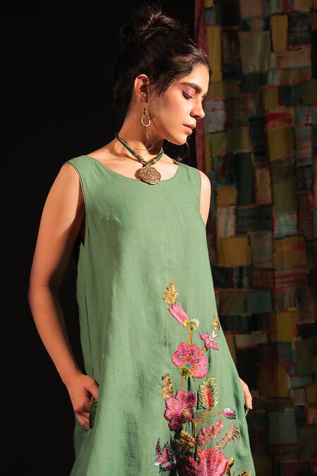 CAPISVIRLEO_Green Linen Embroidery Round Neck Raashi Thread Dress _Online_at_Aza_Fashions