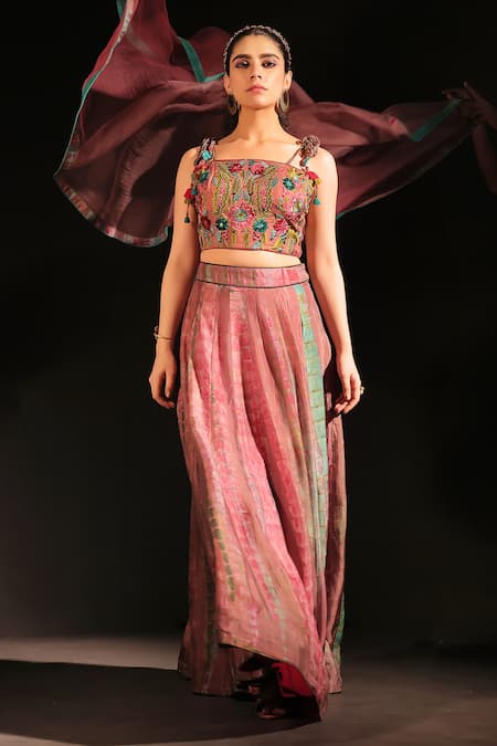 Capisvirleo Purple Organza, Silk Embroidery Square Neck Avantika Tie-dye Pattern Lehenga Set Online at Aza Fashions Capisvirleo_Purple Organza, Silk Embroidery Square Neck Avantika Tie-dye Pattern Lehenga Set _Online_at_Aza_Fashions