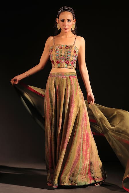 Capisvirleo Avantika Tie-Dye Pattern Embroidered Lehenga Set 