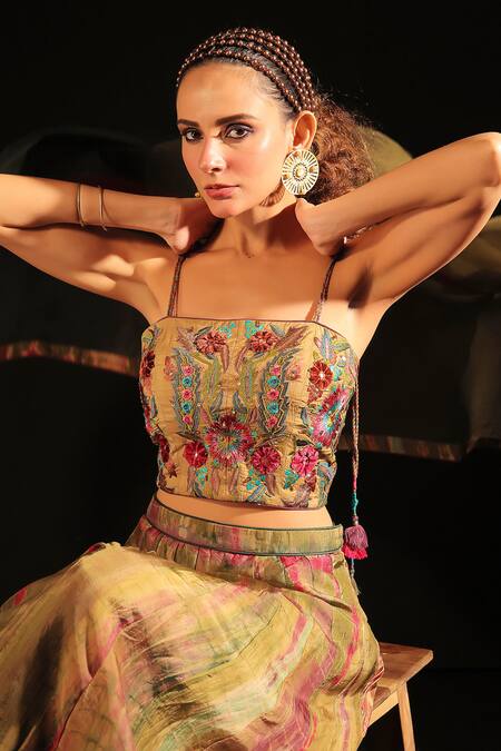 Buy Capisvirleo Green Organza, Silk Embroidery Square Neck Olive Tie-dye Lehenga Set Online at Aza Fashions Buy_Capisvirleo_Green Organza, Silk Embroidery Square Neck Olive Tie-dye Lehenga Set _Online_at_Aza_Fashions